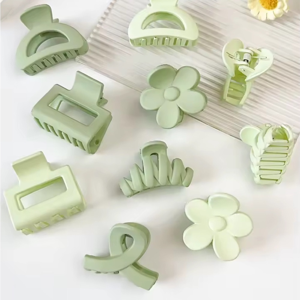 Pastel Green Hair Accessories Set with Matte Finish
0215